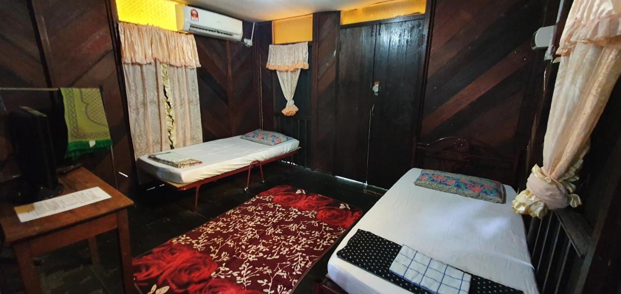 Chalet Kampong Semawar Kuala Kangsar Exterior photo