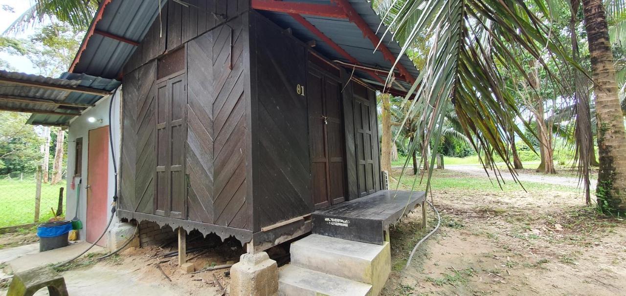 Chalet Kampong Semawar Kuala Kangsar Exterior photo