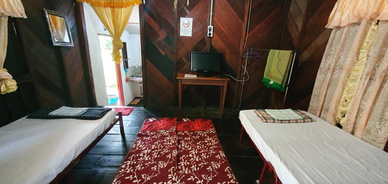 Chalet Kampong Semawar Kuala Kangsar Exterior photo