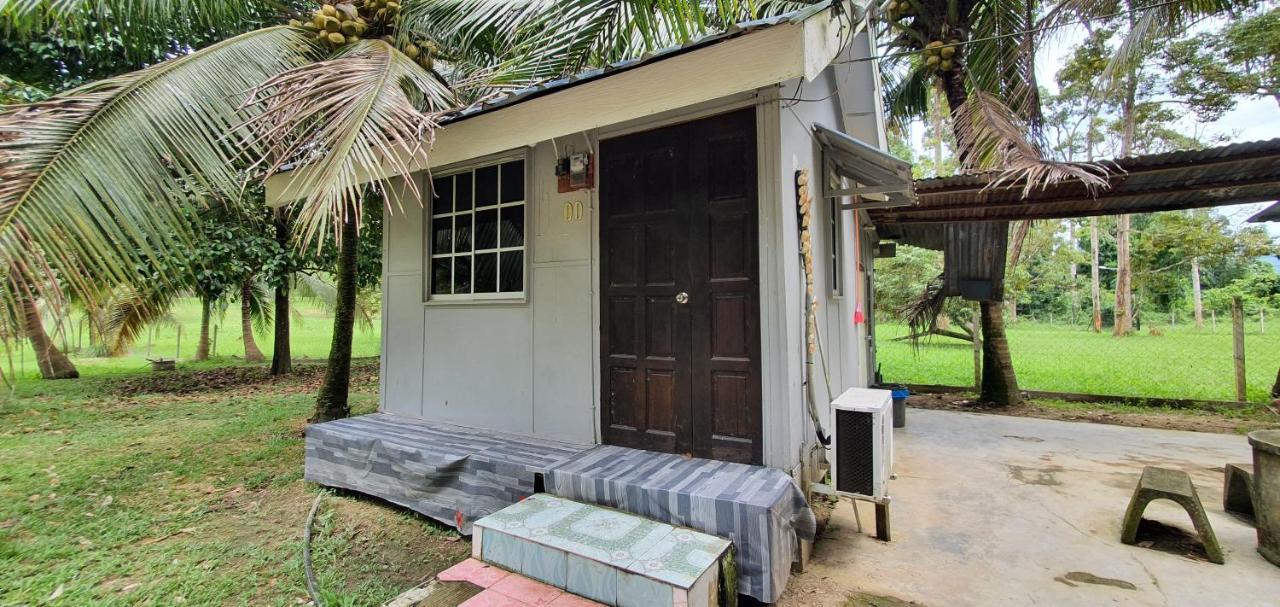 Chalet Kampong Semawar Kuala Kangsar Exterior photo