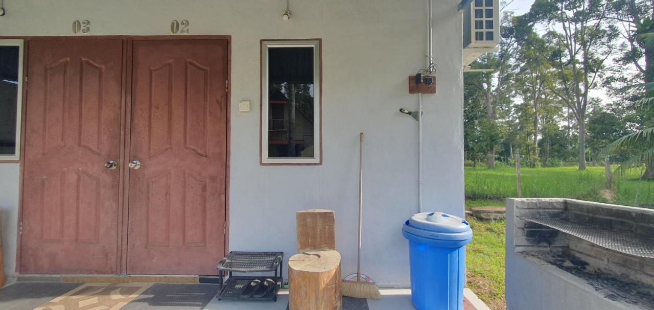 Chalet Kampong Semawar Kuala Kangsar Exterior photo