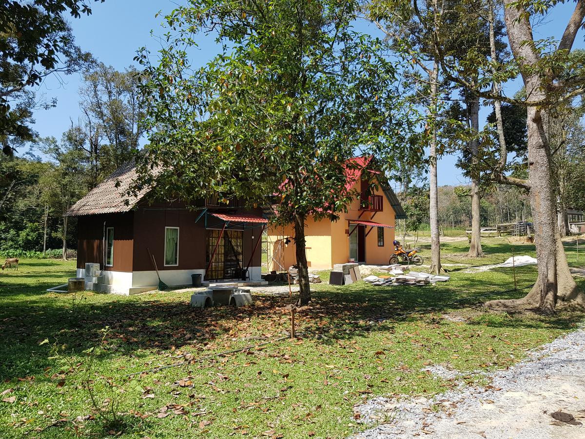 Chalet Kampong Semawar Kuala Kangsar Exterior photo